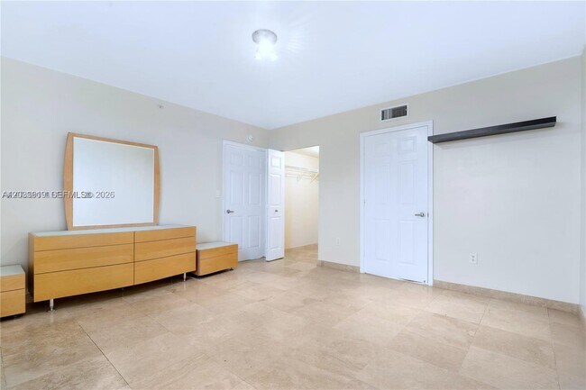 Foto del edificio - 8888 Collins Ave