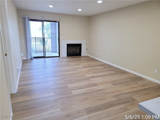 Foto del edificio - 2815 Blue Bonnet Dr
