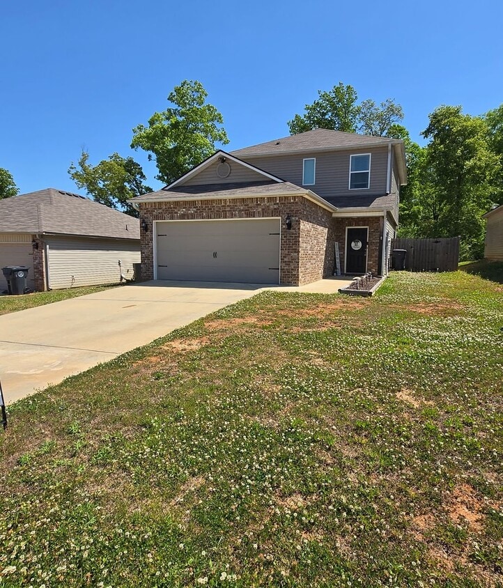 Building Photo - Lincoln Rental