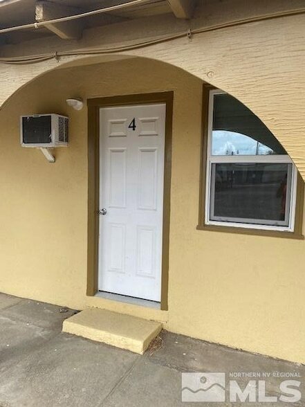 Building Photo - 30 S Center St