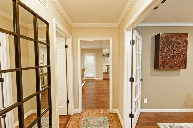 Building Photo - 1307 Glen Cove Dr