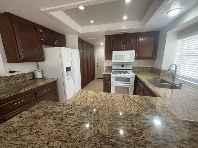 Building Photo - 9586 Shadow Springs Dr