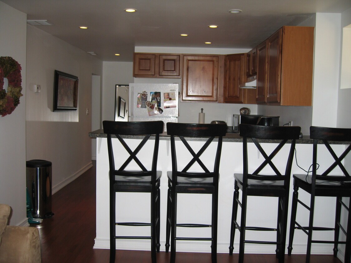 Open floor plan-Eat in kitchen - 1109 1st Ave N