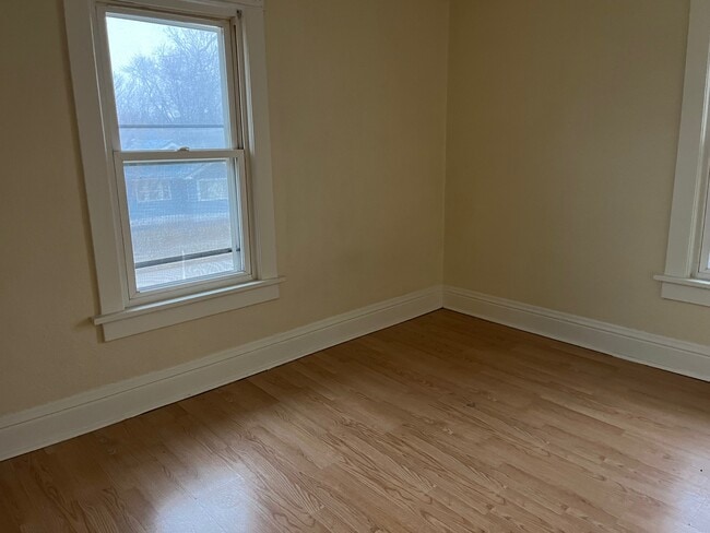 Building Photo - 623 Riehl St