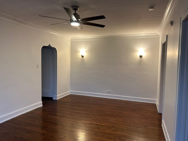 Building Photo - 2739 W Lunt Ave