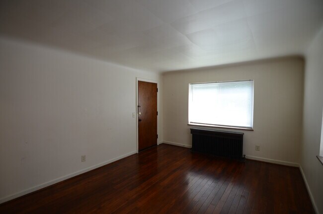 Foto del edificio - 6321 Girard Ave