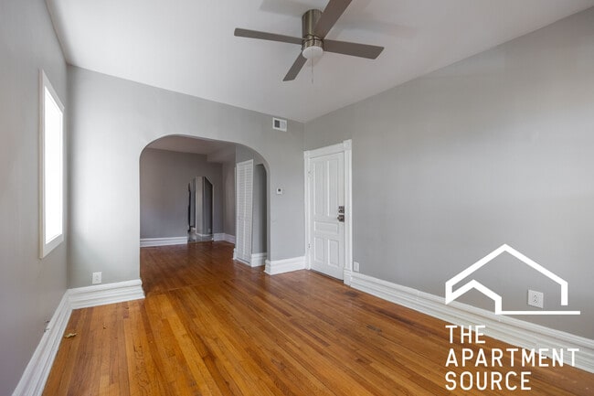 Foto del edificio - 2655 W Homer St