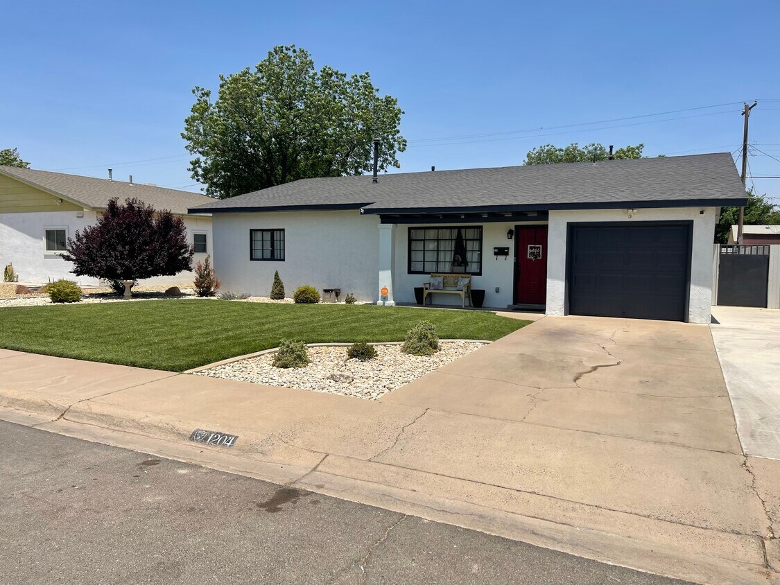 Foto principal - 1204 W Sears Ave