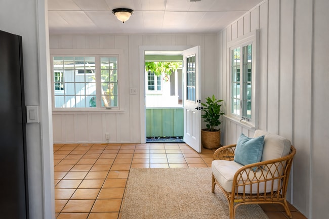 Building Photo - 891 Concha Loma Dr