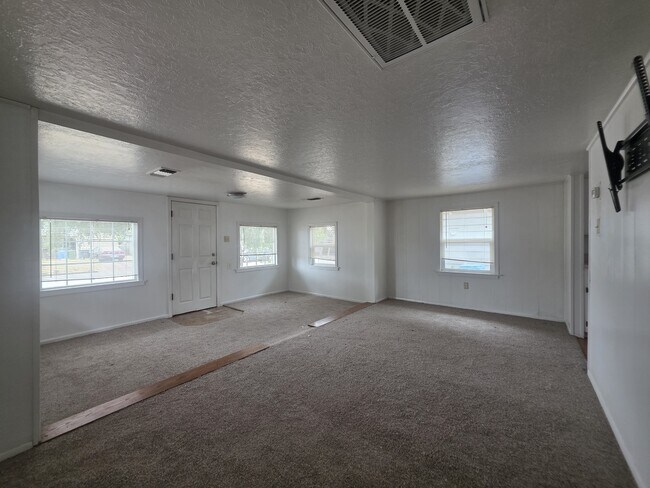 Building Photo - 1155-MHH1155 N 1st St