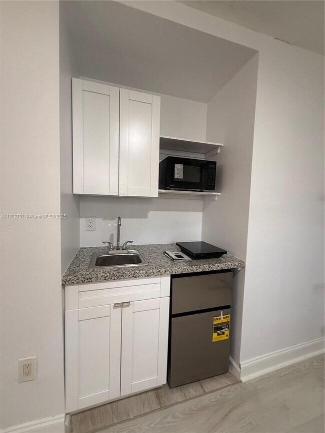 Foto del edificio - 2460 NW 61st St