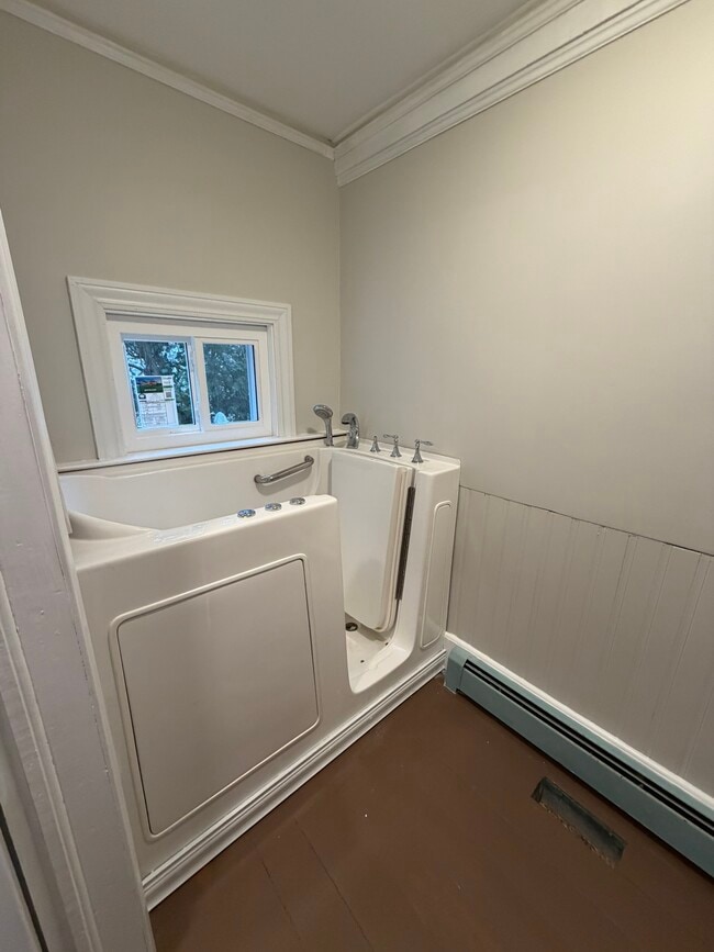 Building Photo - 2320 Rock Spring Rd