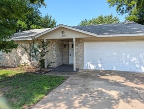 Building Photo - 1604 S Redbud Pl
