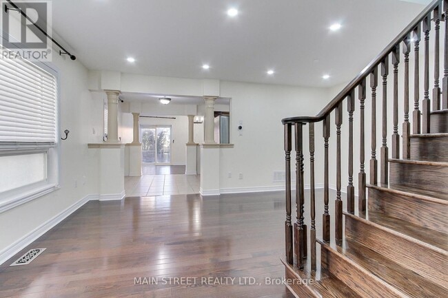 Photo du bâtiment - 73 Four Seasons Crescent