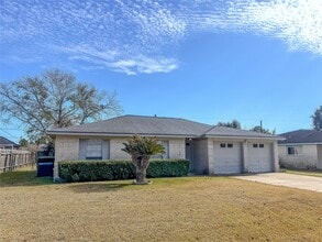 Building Photo - 1727 Junker St