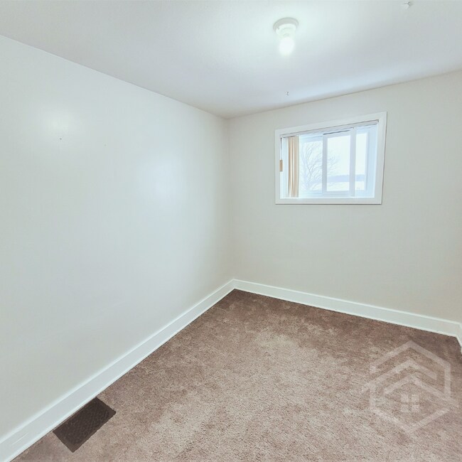 Photo du bâtiment - 773722 Oxford Rd 14