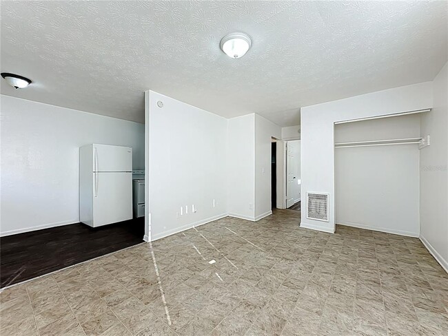 Foto del edificio - 4509 Ken Knight Dr N