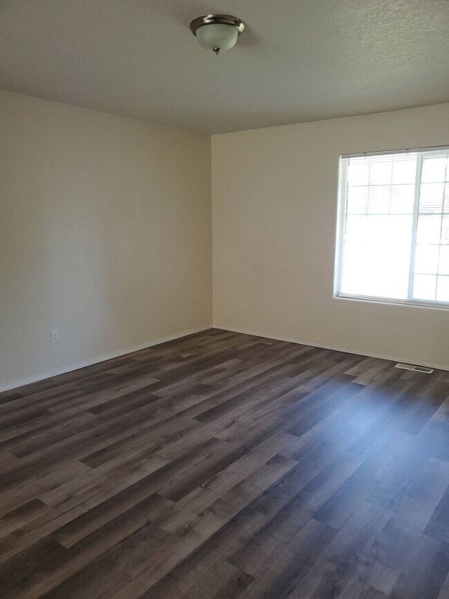 Building Photo - 460 Laguna Dr