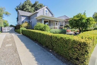 Building Photo - 658 Buchon St