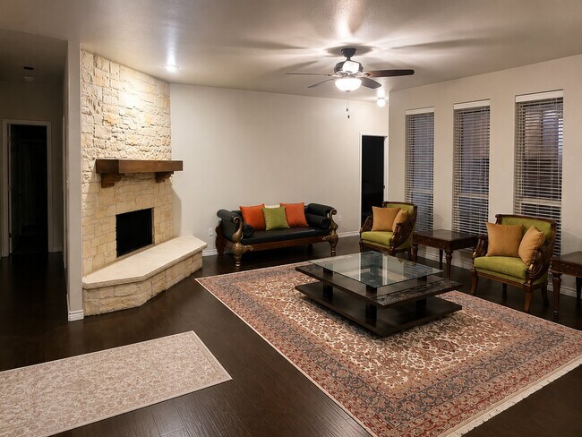 Foto del edificio - 1622 Lake Travis Dr