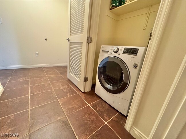 Building Photo - 2455 W Serene Ave