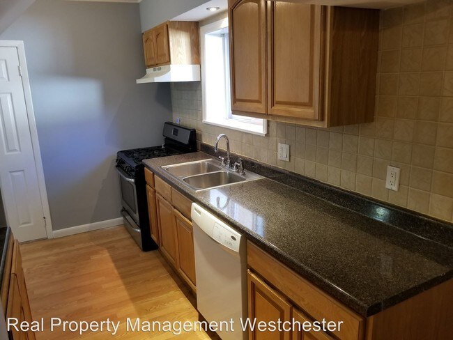 Building Photo - 11 Tunis Ave