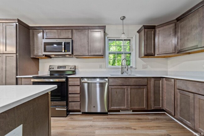 Foto del edificio - Room in Single Family Home on Buckingham Rd