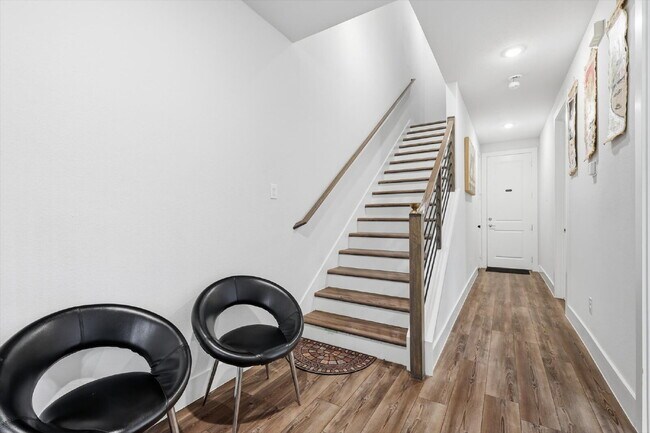 Building Photo - 8132 Bromley Dr