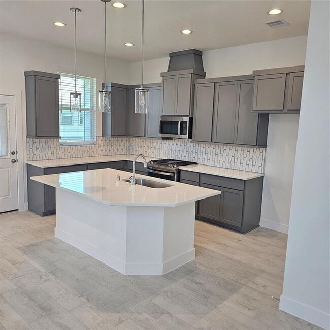 Building Photo - 21130 Medina River Dr