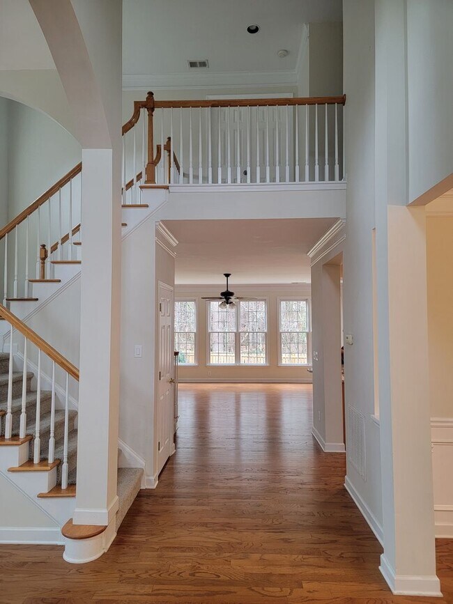 Building Photo - Wonderful 5 Bed/4 Bath Peachtree City Home...