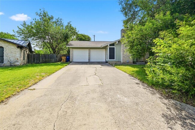 Foto del edificio - 5503 Basswood Ln