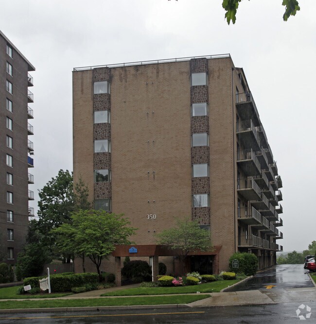 The Newport Apartments Hackensack, NJ