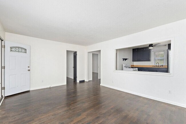 Foto del edificio - 5400 NE 49th St