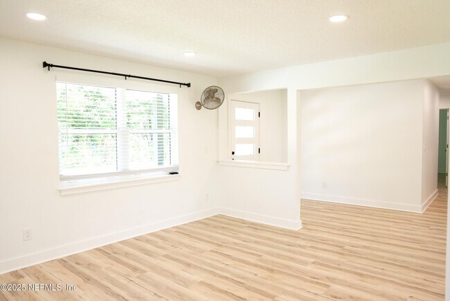 Foto del edificio - 3165 Creighton Forest Dr
