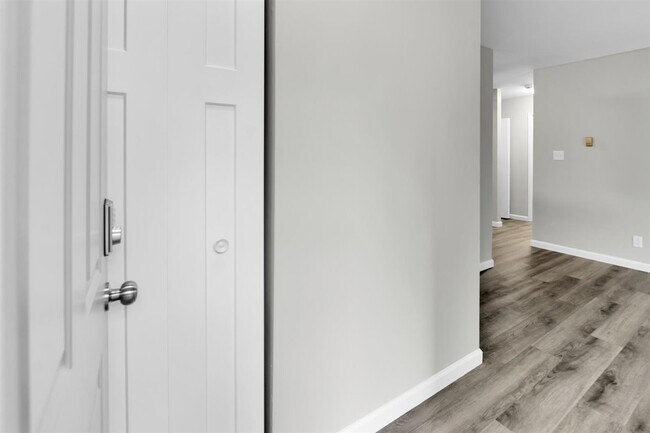Foto del edificio - 2300 Light Road