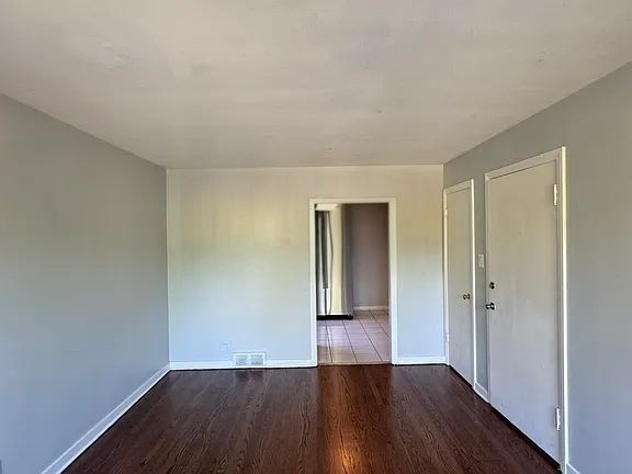 Foto del edificio - 8957 Lamon Ave