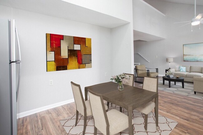 Foto del edificio - 347 Crown Point Dr