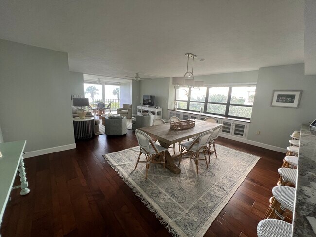 Building Photo - 4545 Gulf of Mexico Dr