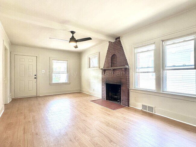 Foto del edificio - Fully Updated 2BR / 1.5BA – Steps from Dow...