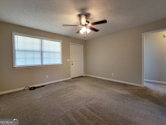 Foto del edificio - 400 Meadowview Dr
