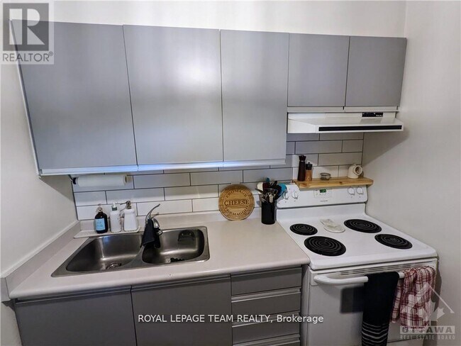 Photo du bâtiment - 250 Brittany Dr