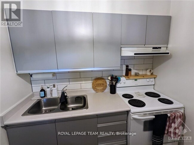 Building Photo - 250 Brittany Dr