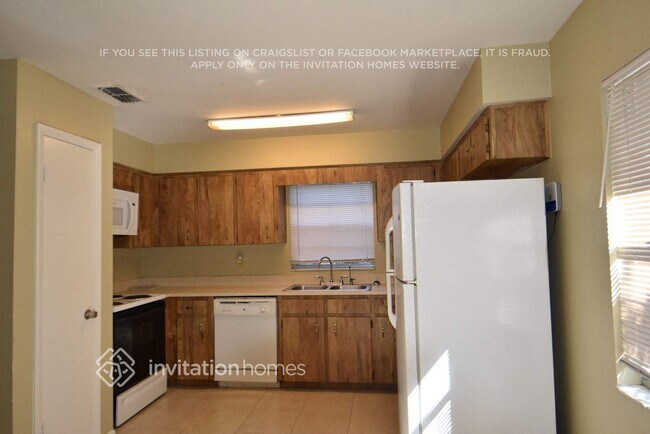 Foto del edificio - 1645 Sailpoint Dr