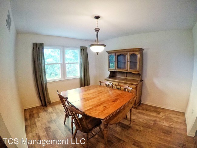 Building Photo - 4 br, 2.5 bath House - 1536 Country Club Rd.