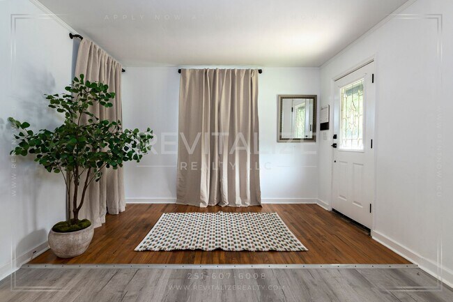 Foto del edificio - Furnished 2 Bedroom/1 Bathroom Home in Mid...