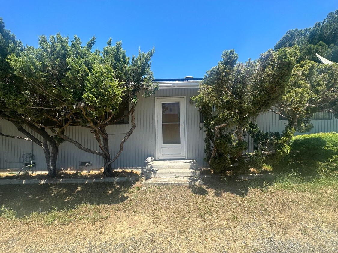 Foto principal - 8224 Crane Rd
