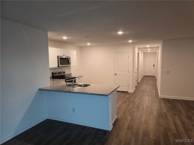 Building Photo - 1780 E Desert Bloom Dr