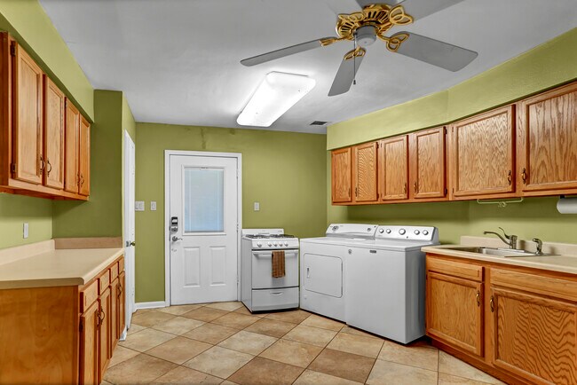 Building Photo - 9414 Brooding Oak Cir