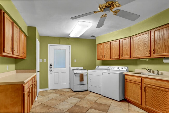 Foto del edificio - 9414 Brooding Oak Cir