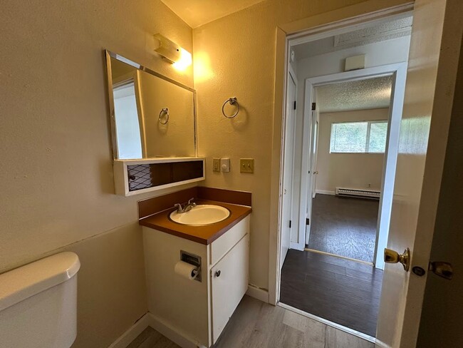 Building Photo - Newly remodeled - 1 bedroom apartment in P...